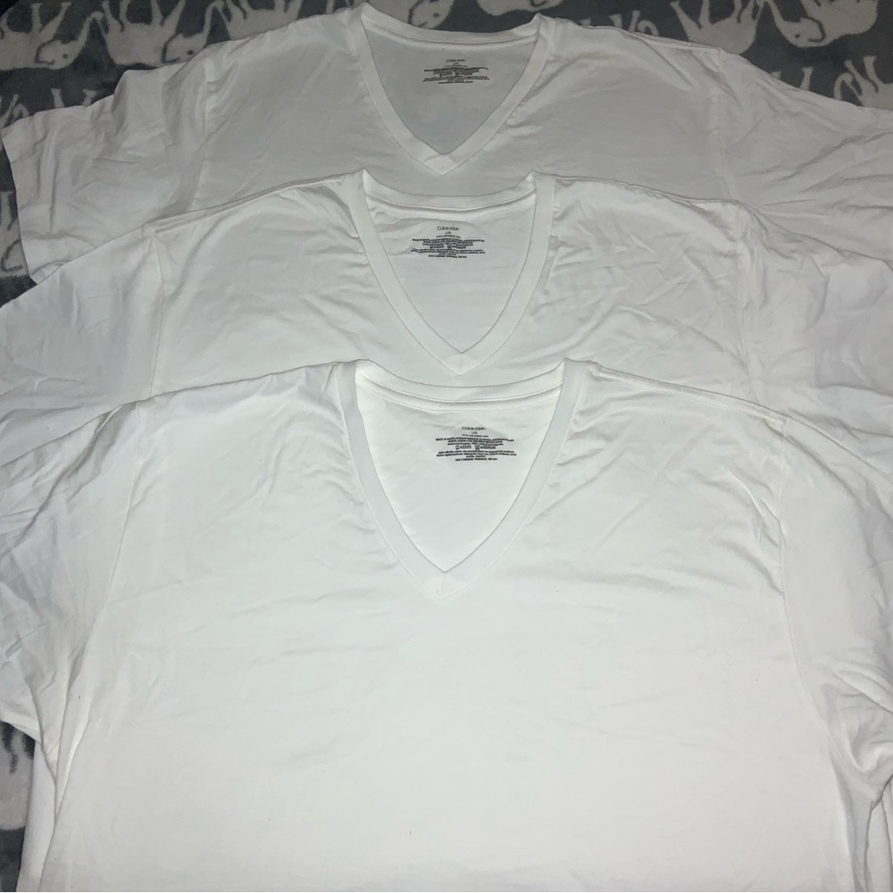 NEW 3 CALVIN KLIEN white mens tee shirt.  Size L.